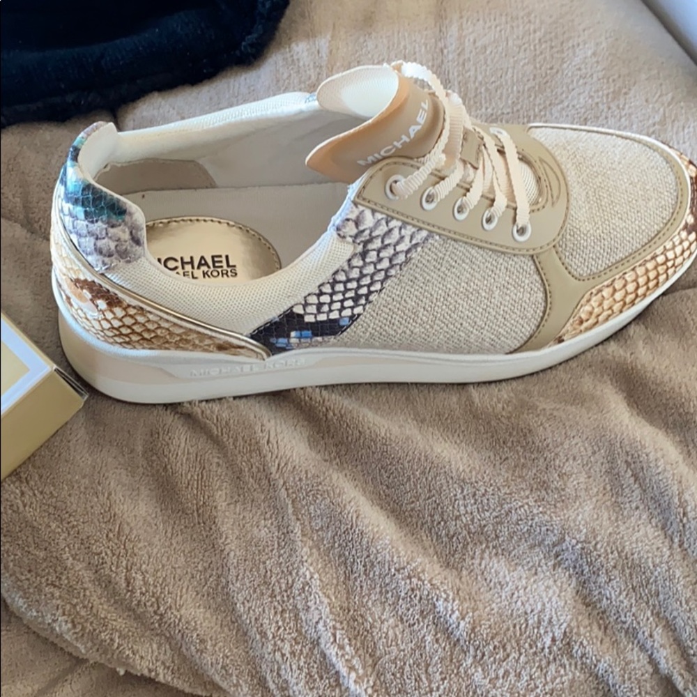 Micheal Kors  sneakers